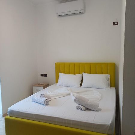 Hotel Eno Пермет Екстер'єр фото