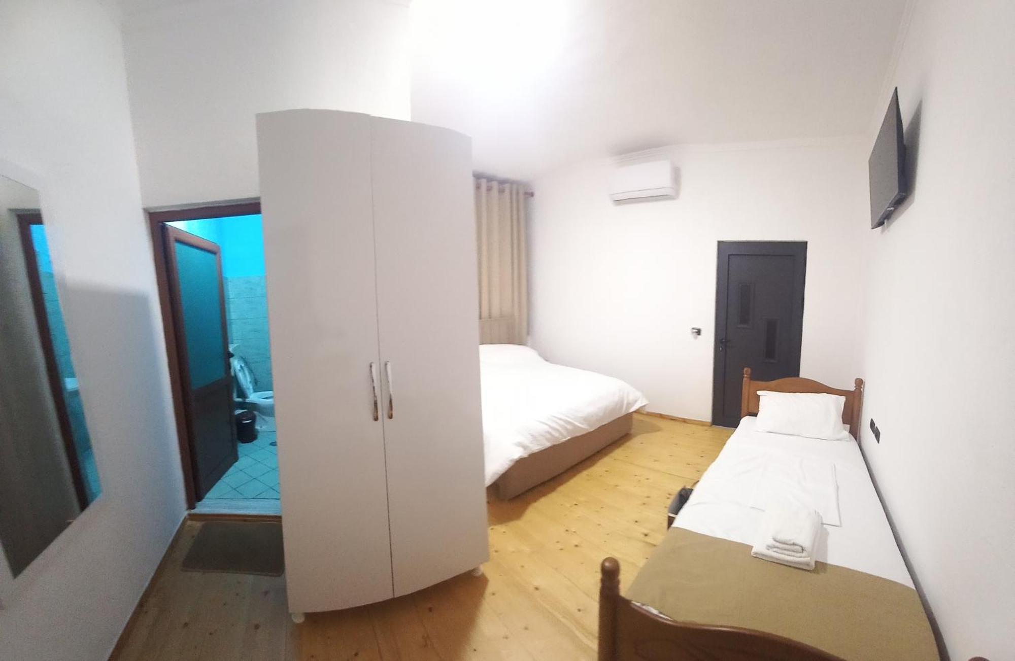 Hotel Eno Пермет Екстер'єр фото