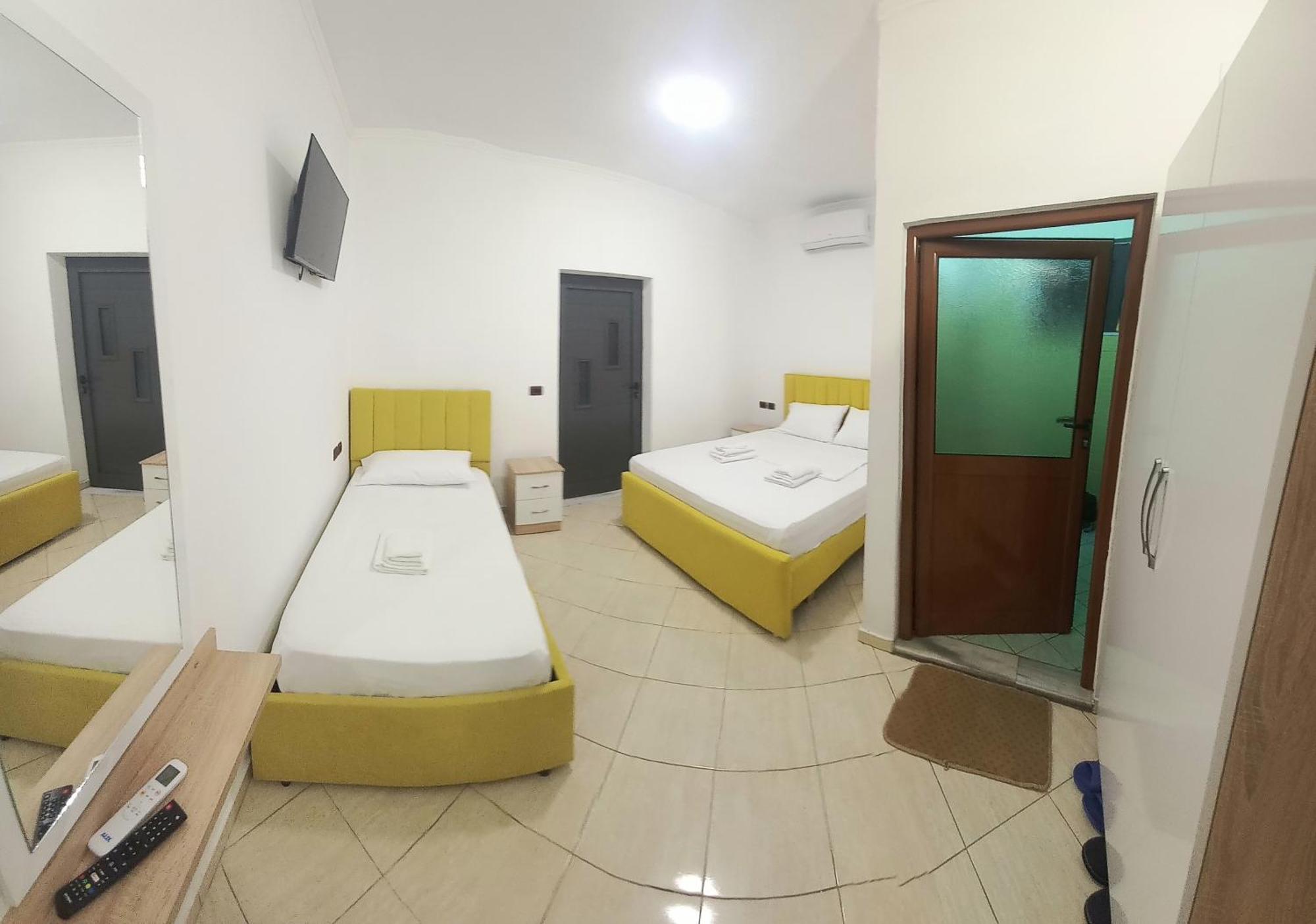 Hotel Eno Пермет Екстер'єр фото