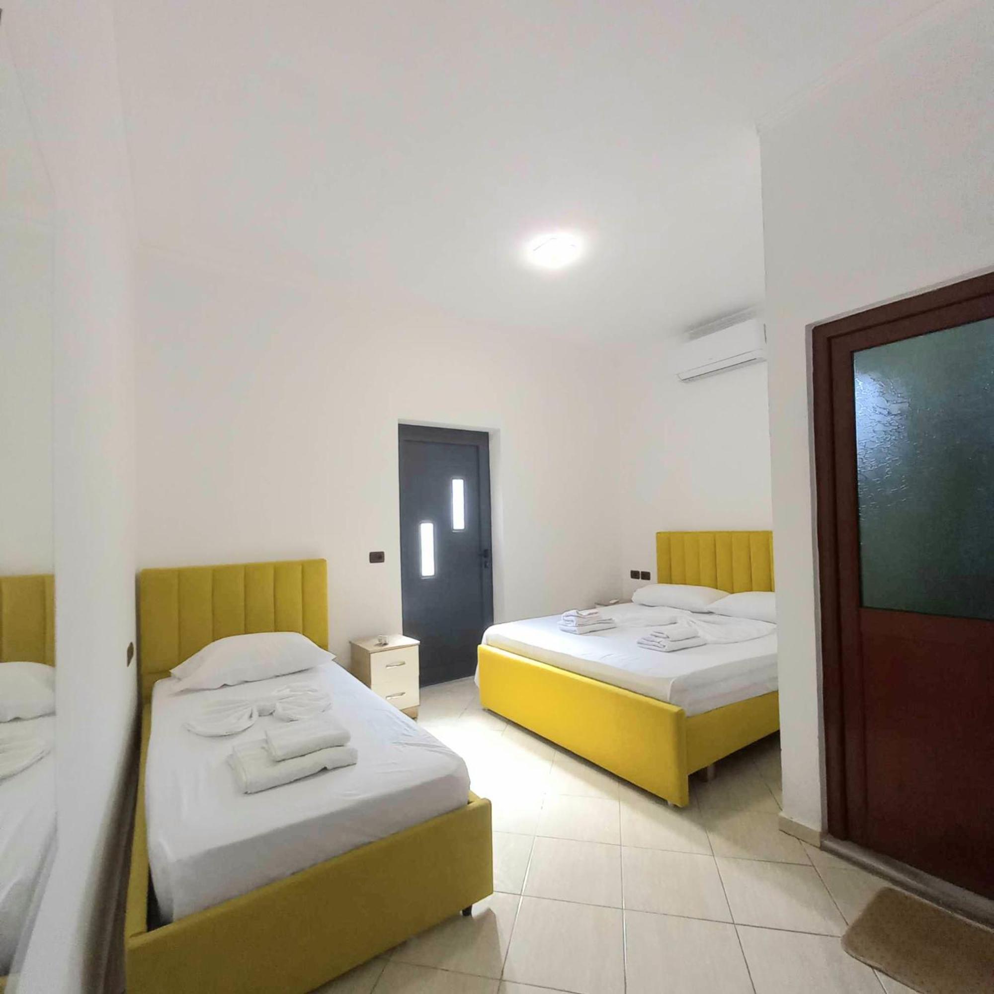 Hotel Eno Пермет Екстер'єр фото