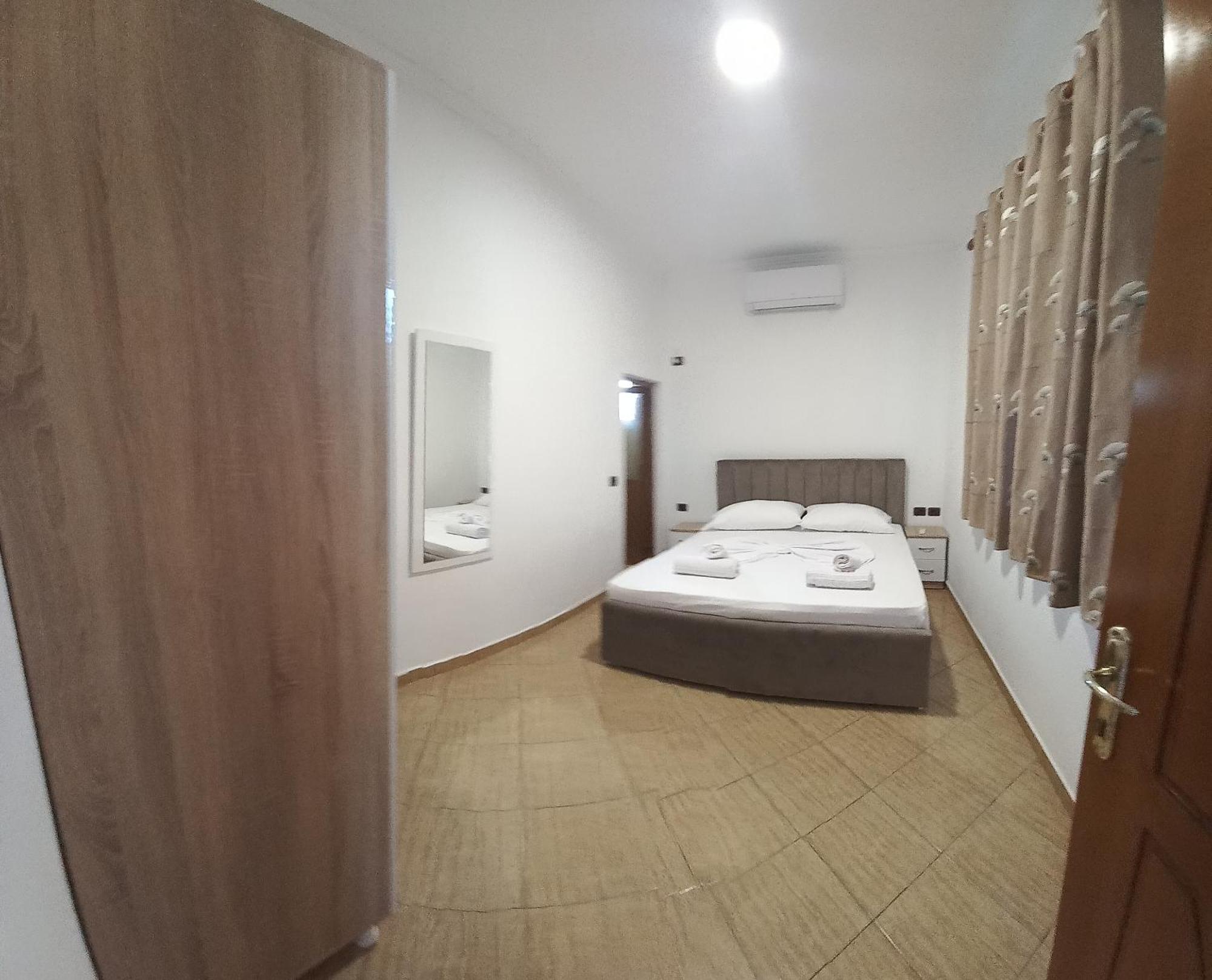 Hotel Eno Пермет Екстер'єр фото