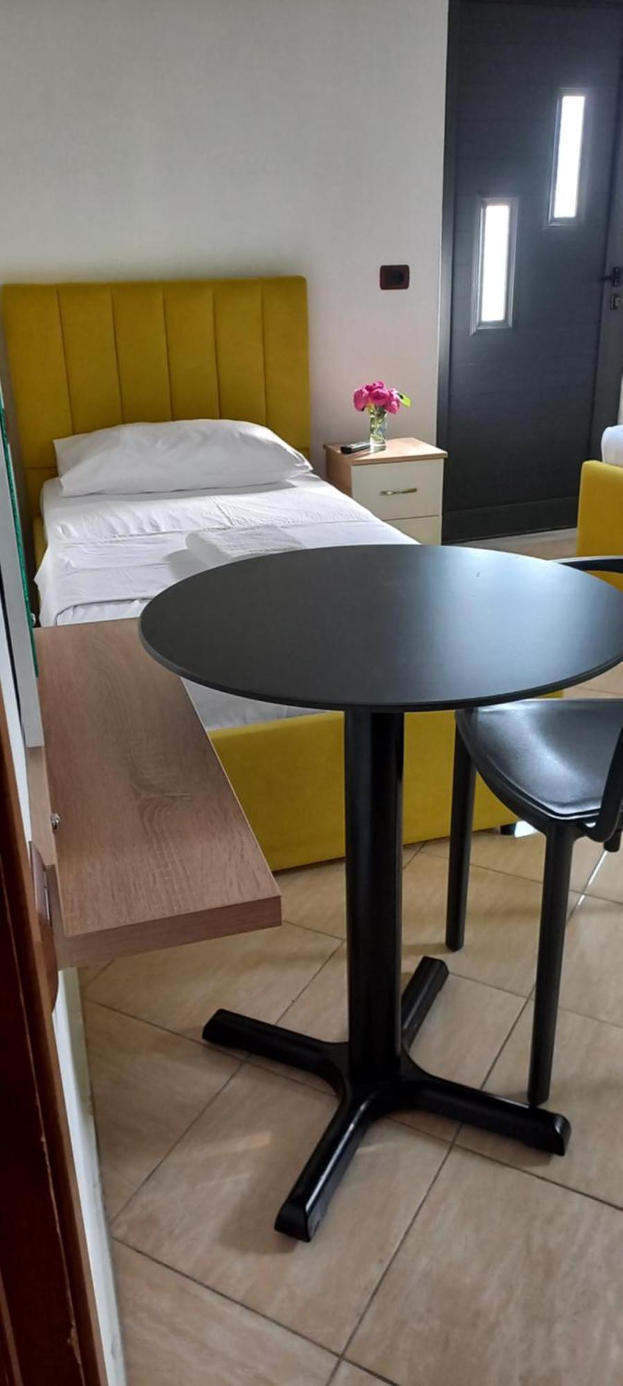 Hotel Eno Пермет Екстер'єр фото