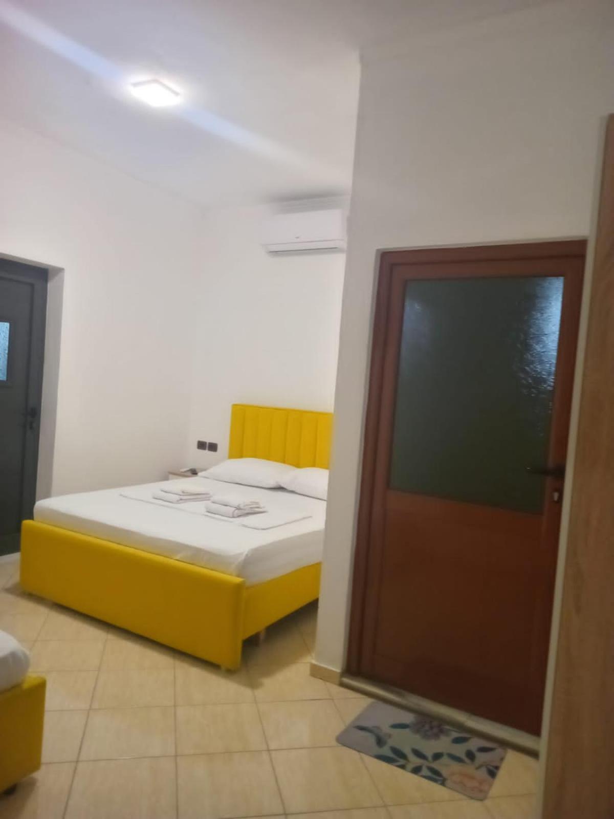 Hotel Eno Пермет Екстер'єр фото