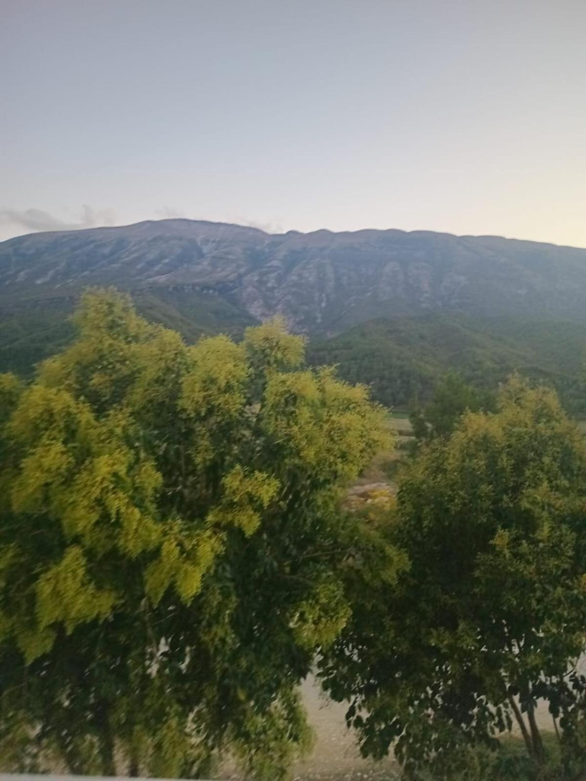 Hotel Eno Пермет Екстер'єр фото